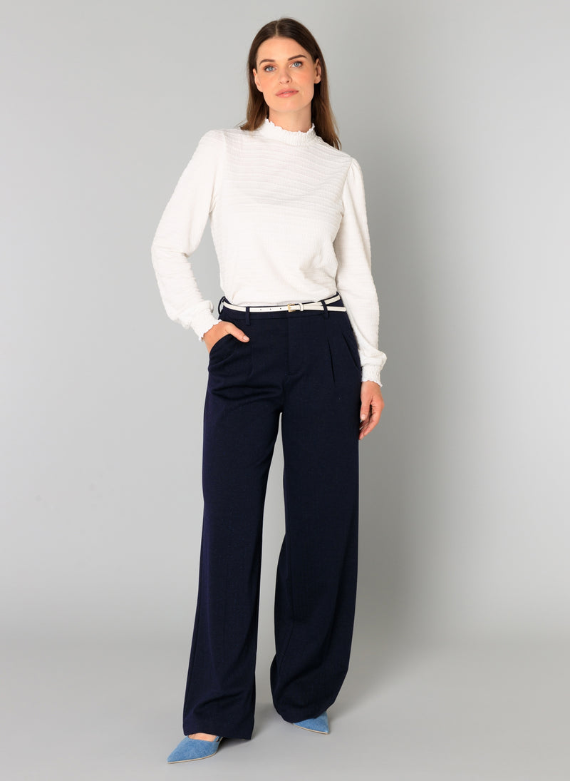 YEST // 0005977 ONARIDA ESSENTIAL