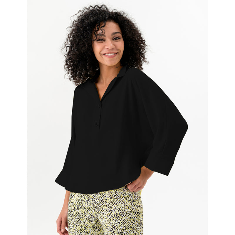 RENUAR // R5043 BLOUSE WITH ROUNDED HEM BLACK