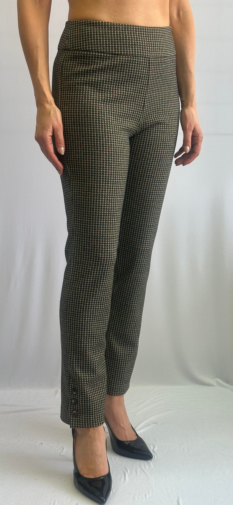 SOFT WORKS // AVENUE 105921 PULL-ON ANKLE PANTS WITH BUTTON DETAIL