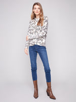CHARLIE B // 2546RR PRINTED REVERSIBLE SWEATER