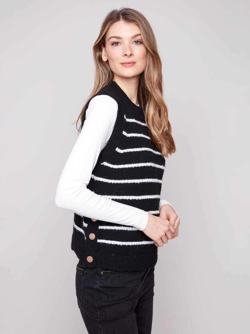 CHARLIE B // 2927 SLEEVELESS SWEATER WITH SNAP DETAILS