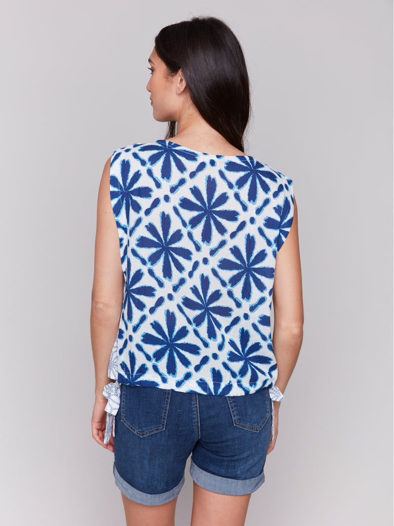 CHARLIE B // C4485P PRINTED SLEEVELESS BLOUSE