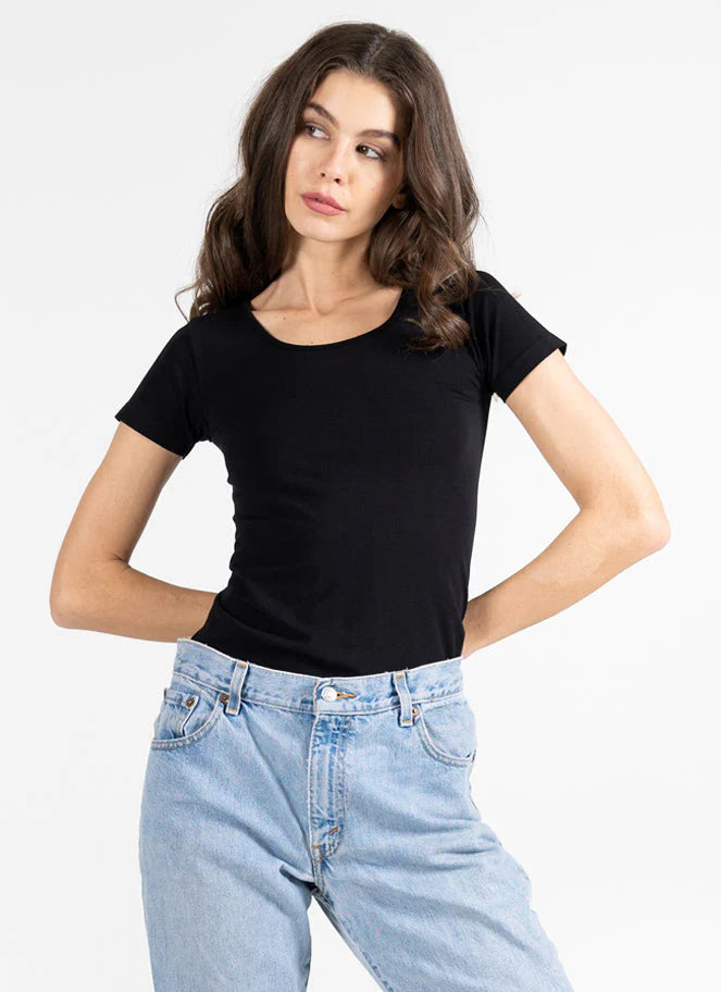 C'EST MOI // CEBT-1201 BAMBOO SHORT-SLEEVE SCOOP NECK TEE BLACK