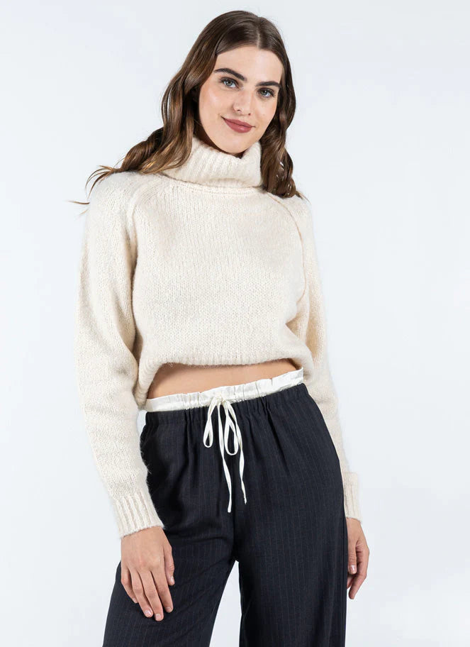 C'EST MOI // CESWT-4402 CROPPED TURTLENECK SWEATER IVORY