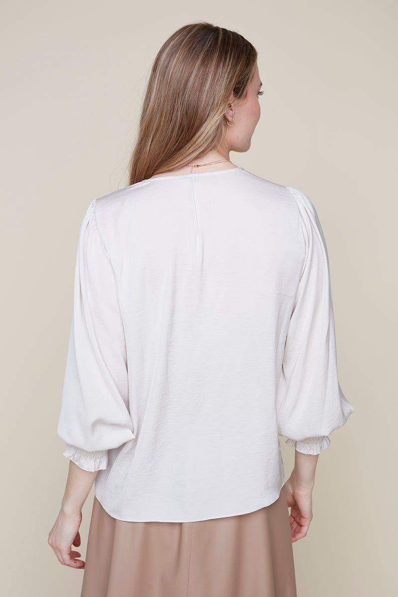 RENUAR // R5117 PEASANT BLOUSE CREAM AND LAGOON