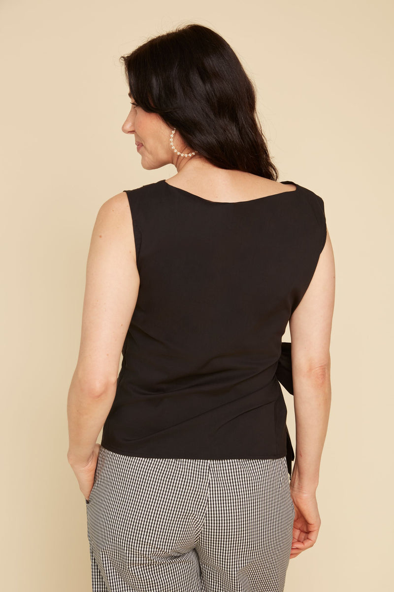 RENUAR // R5185 SLEEVELESS BLOUSE WITH LARGE BOW BLACK